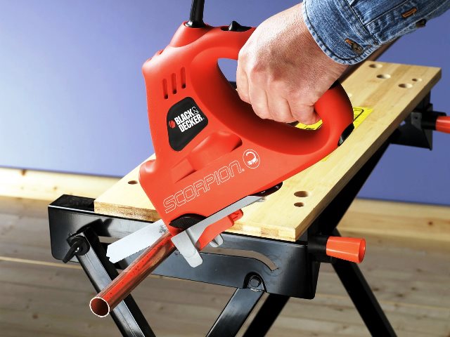 STANLEY B&D POWERSAW SCORPION V/SPD 400W
